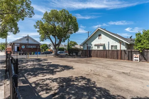 951 W 42nd