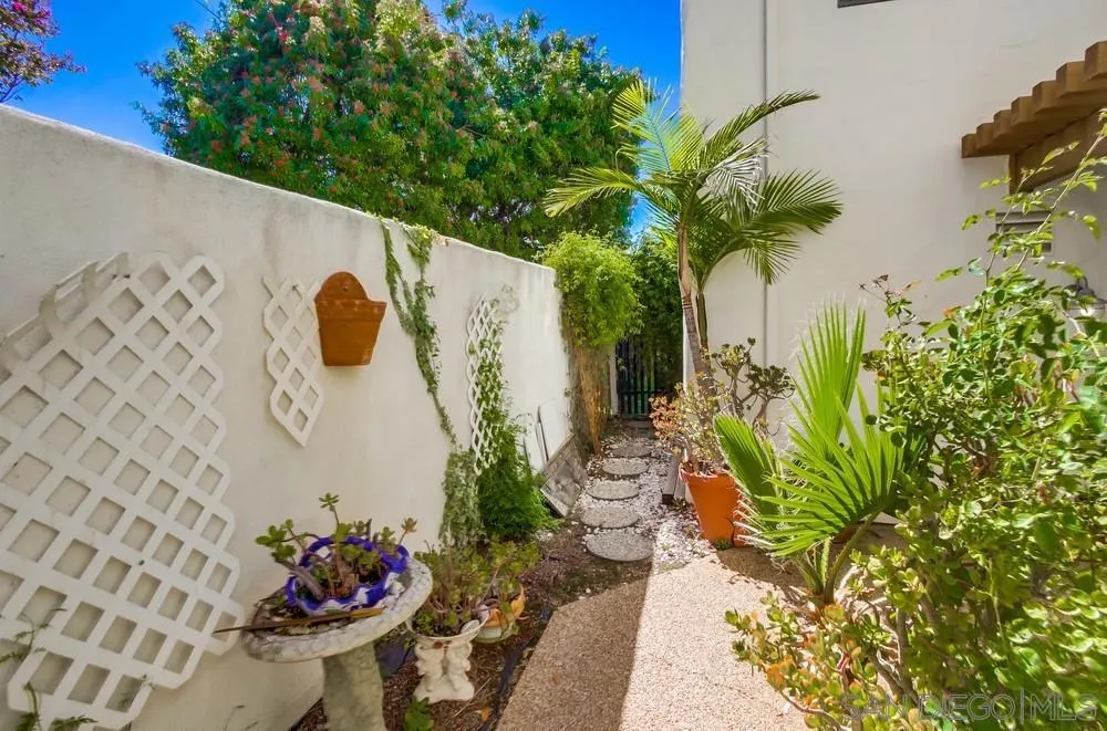 619 Maze Glen Escondido, CA 92025