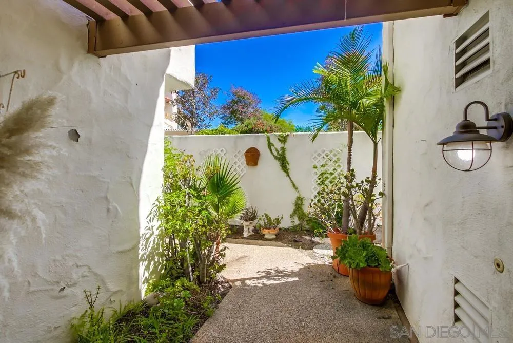 619 Maze Glen Escondido, CA 92025