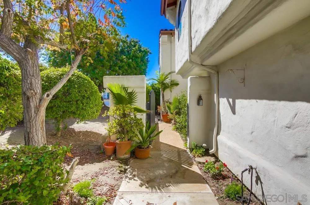 619 Maze Glen Escondido, CA 92025