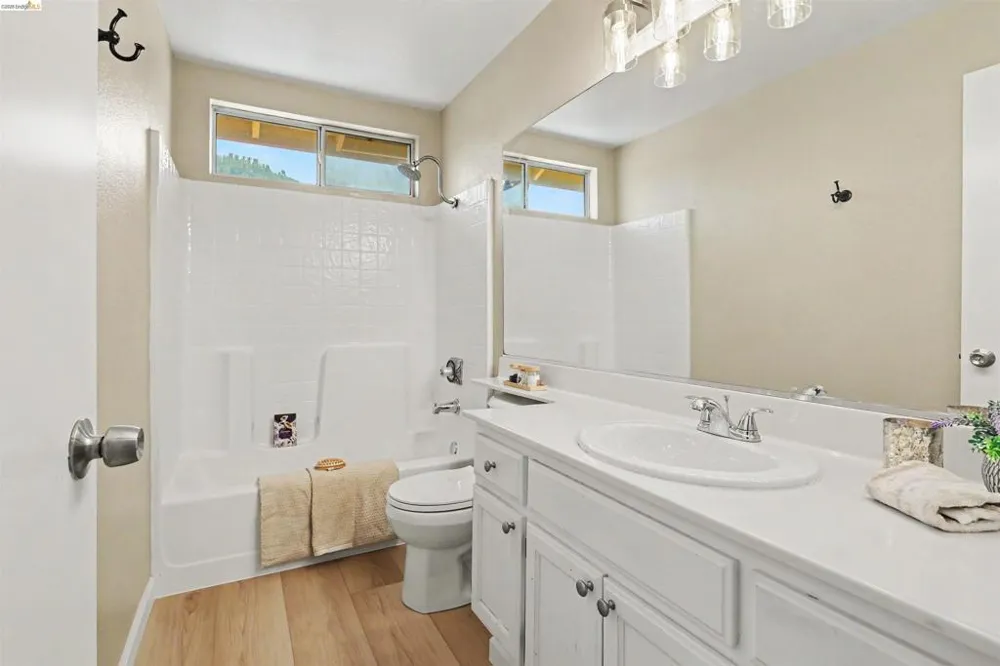 4674 La Vista Dr Oakley, CA 94561