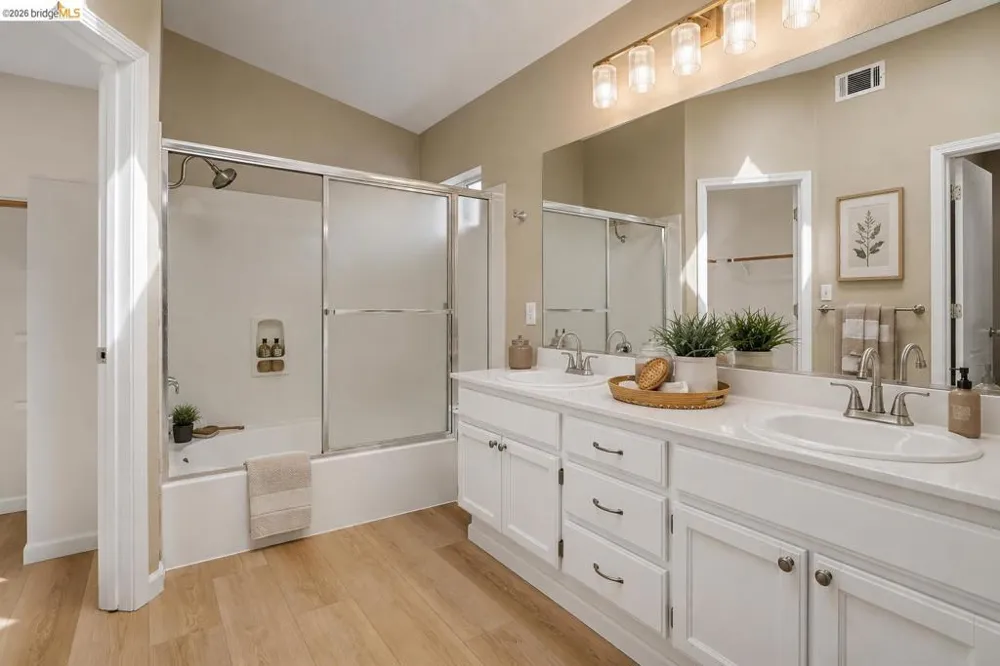 4674 La Vista Dr Oakley, CA 94561