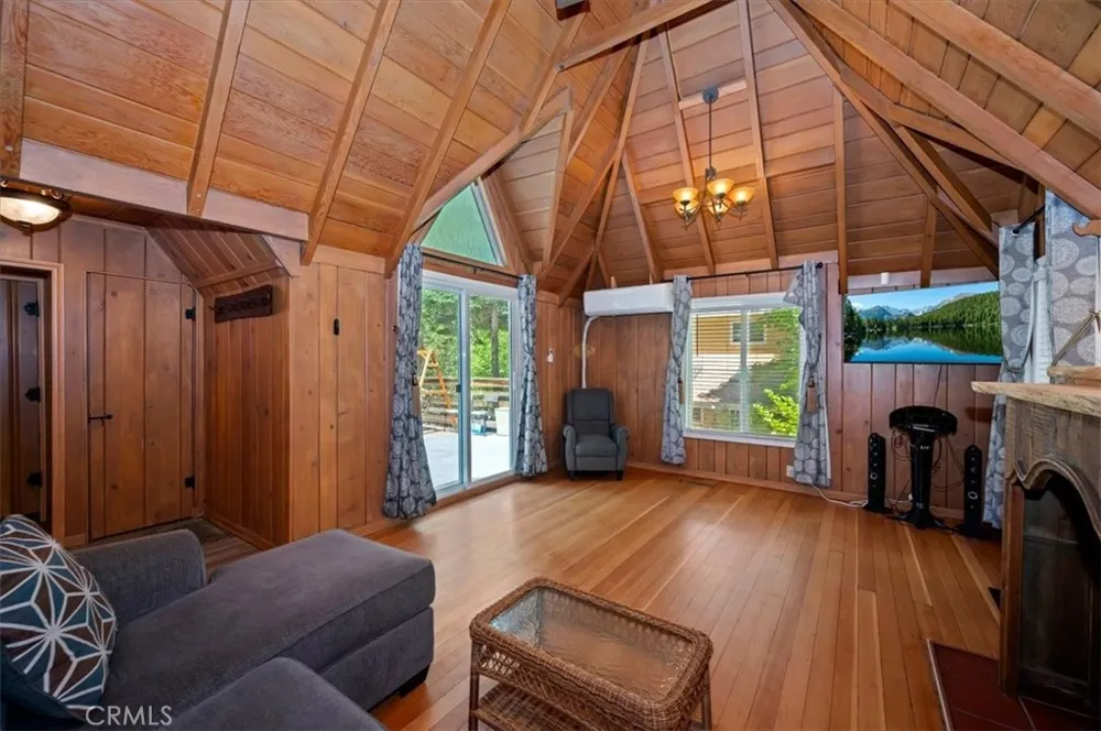 311 Hemlock Lake Arrowhead, CA 92352