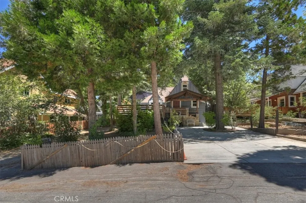 311 Hemlock Lake Arrowhead, CA 92352