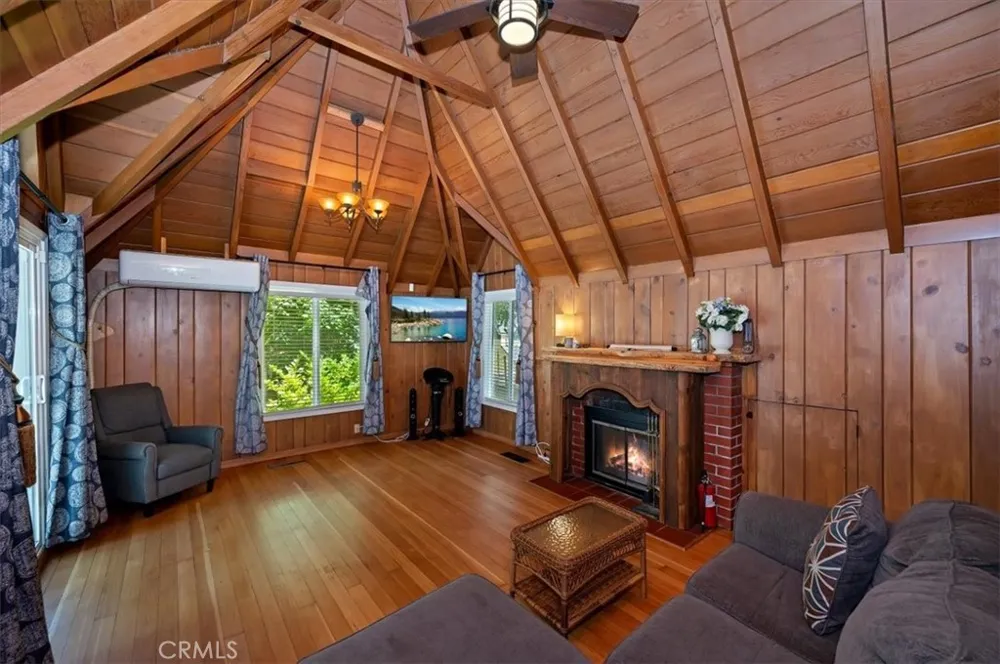 311 Hemlock Lake Arrowhead, CA 92352