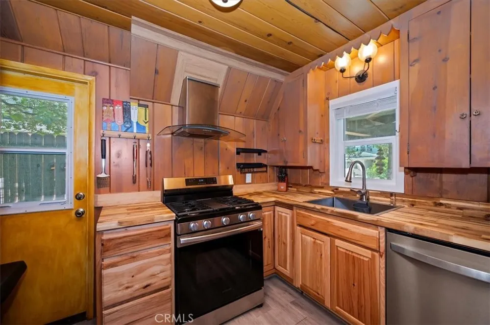 311 Hemlock Lake Arrowhead, CA 92352
