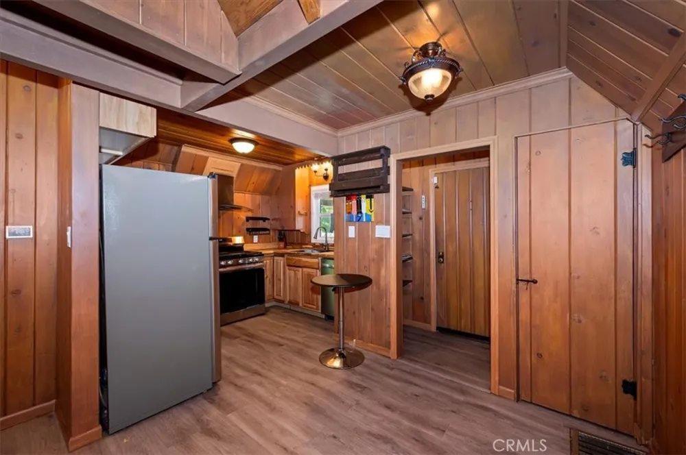 311 Hemlock Lake Arrowhead, CA 92352