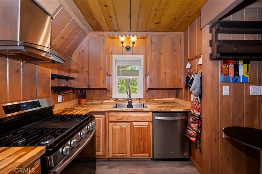 311 Hemlock Lake Arrowhead, CA 92352