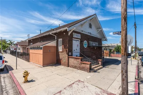 950 W 42nd