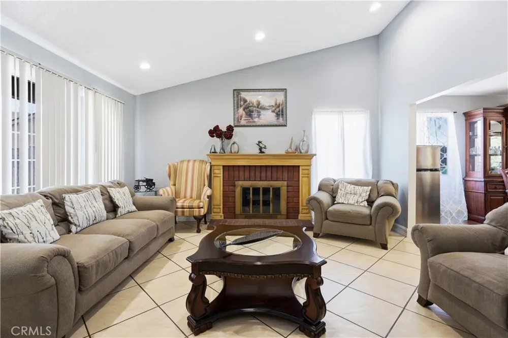 12218 Kumquat Chino, CA 91710