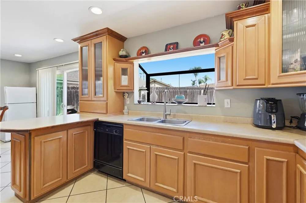 12218 Kumquat Chino, CA 91710