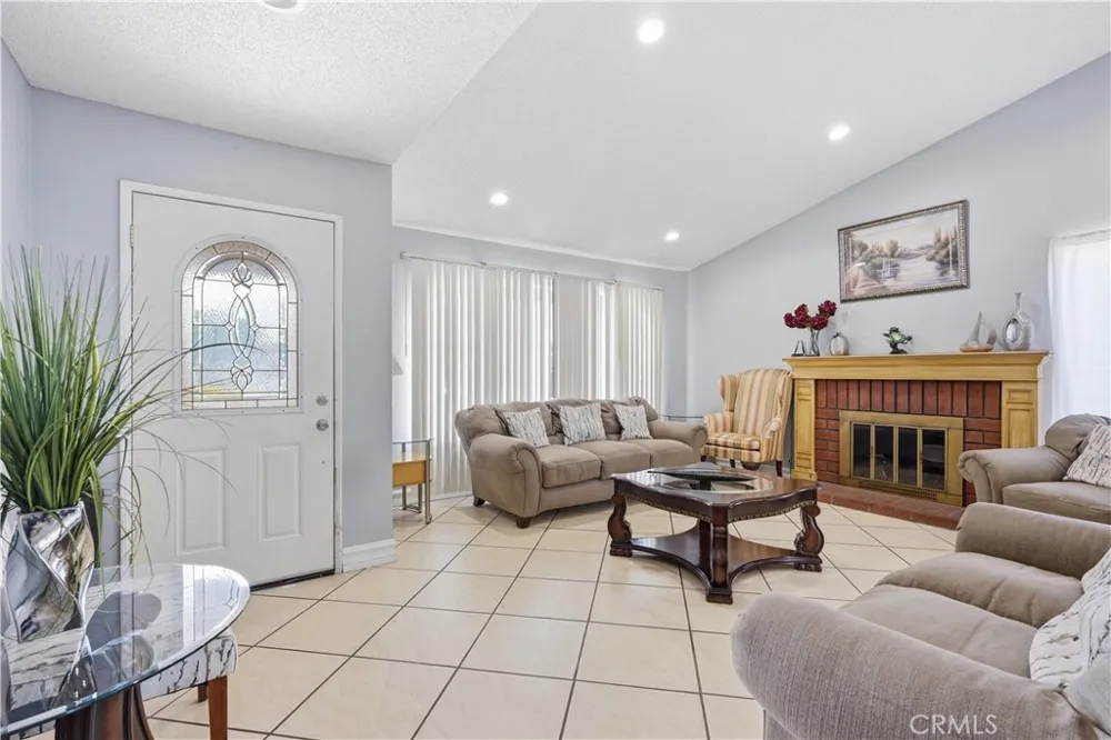 12218 Kumquat Chino, CA 91710