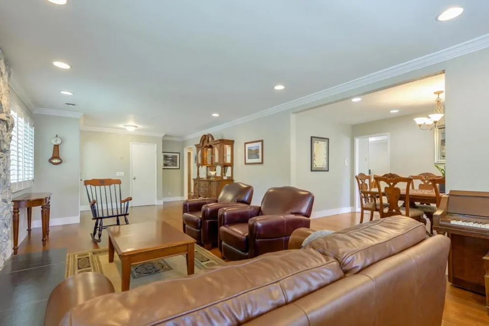 2610 Carson Street Redwood City, CA 94061