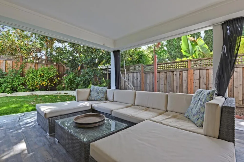 2610 Carson Street Redwood City, CA 94061