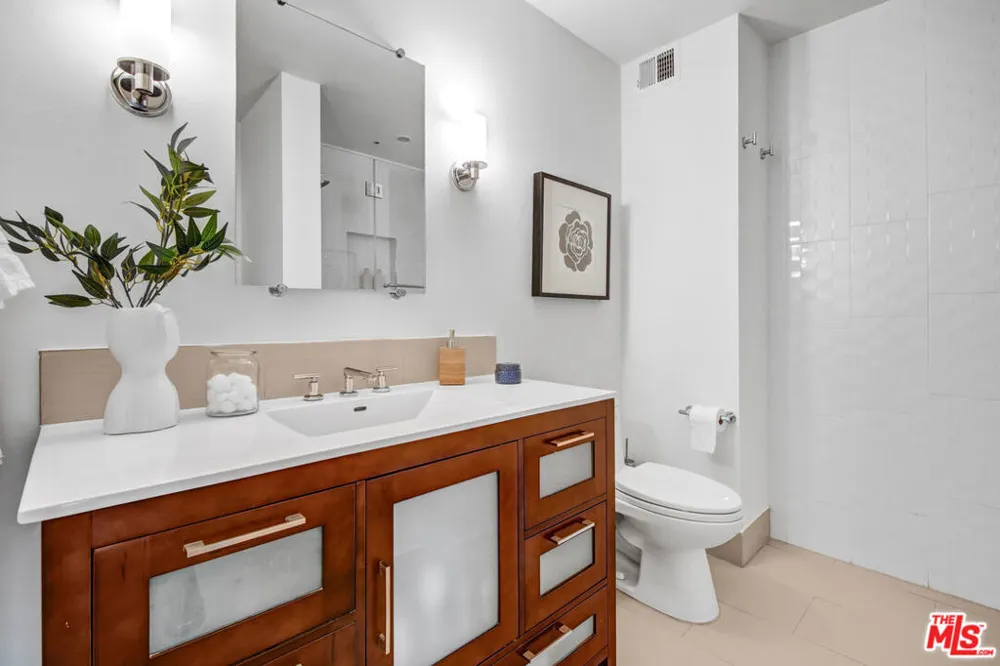 10790 Wilshire Boulevard #404 Los Angeles, CA 90024