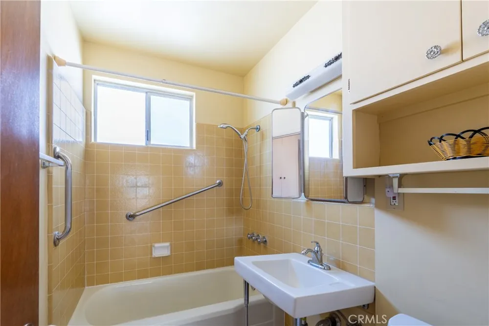 2408 W 157th Gardena, CA 90249