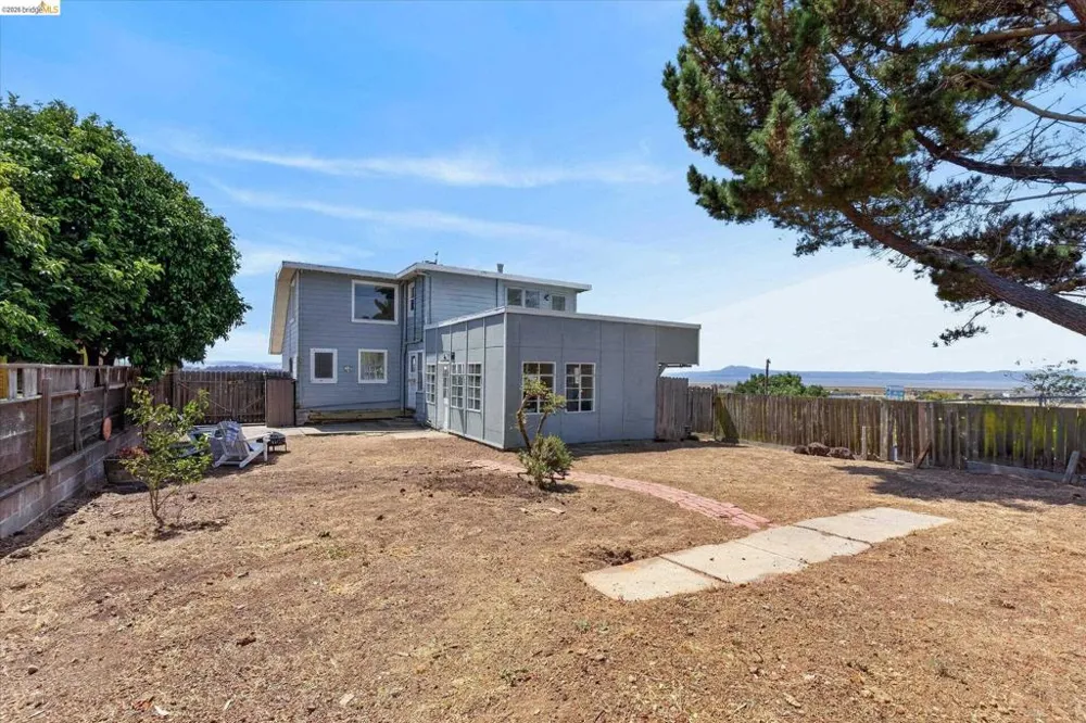 136 Craven St Vallejo, CA 94590