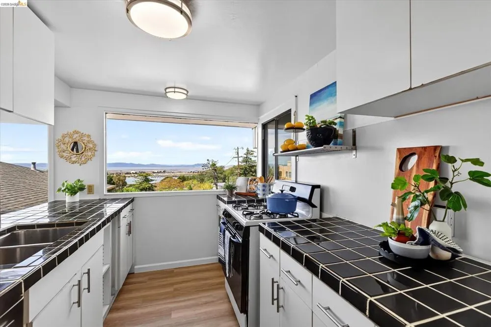 136 Craven St Vallejo, CA 94590