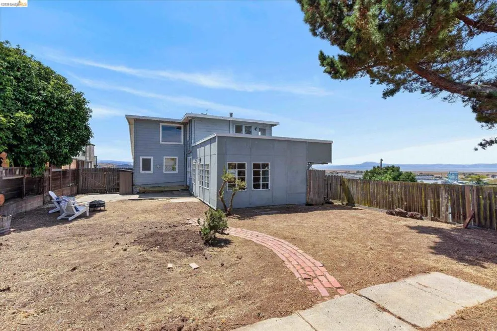 136 Craven St Vallejo, CA 94590