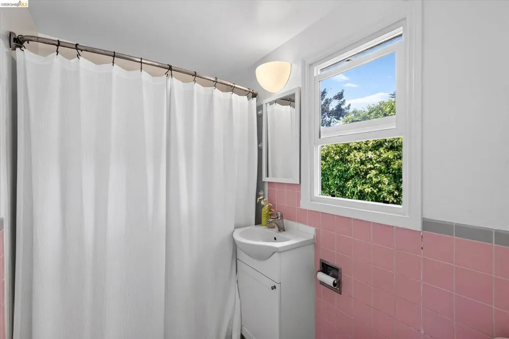 136 Craven St Vallejo, CA 94590