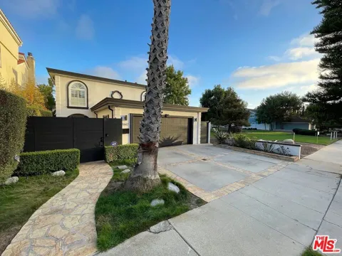 7842 W 79th Street