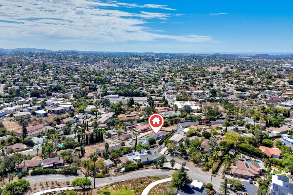 129 Avalon Dr Vista, CA 92084