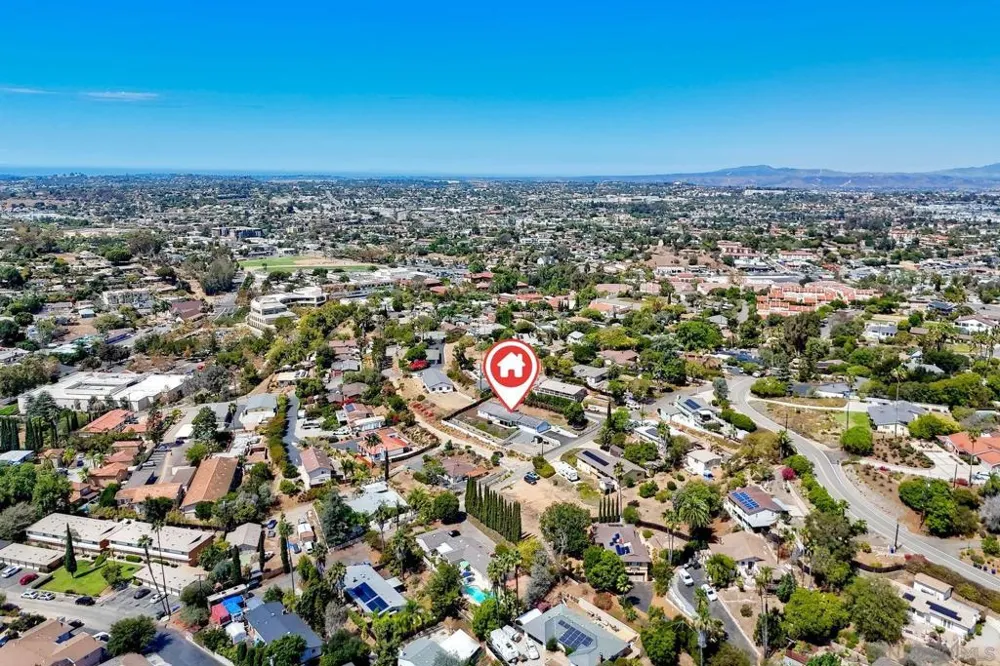 129 Avalon Dr Vista, CA 92084
