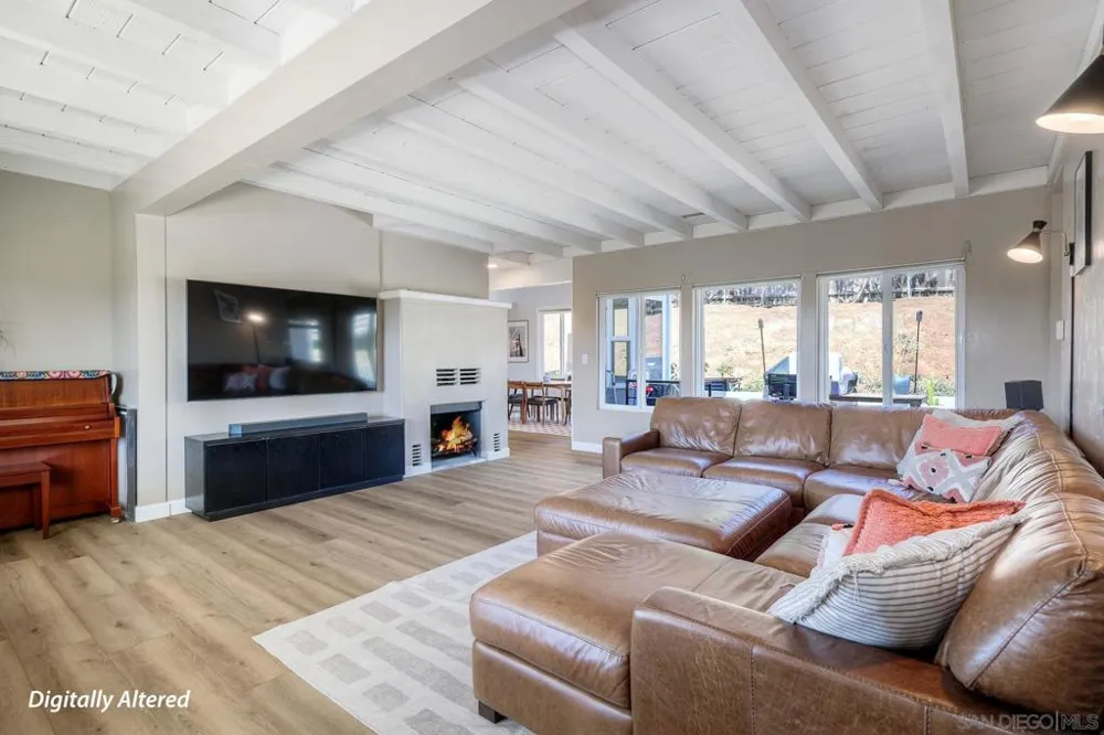129 Avalon Dr Vista, CA 92084