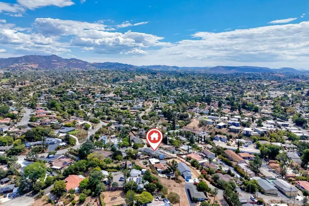 129 Avalon Dr Vista, CA 92084
