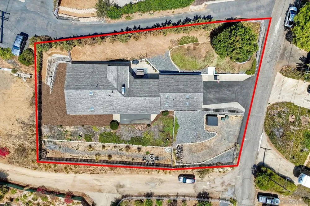 129 Avalon Dr Vista, CA 92084