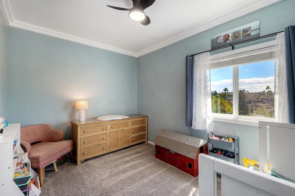 129 Avalon Dr Vista, CA 92084