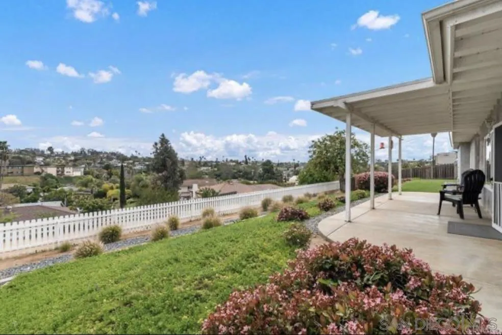 129 Avalon Dr Vista, CA 92084