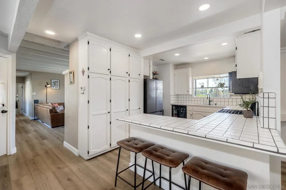 129 Avalon Dr Vista, CA 92084