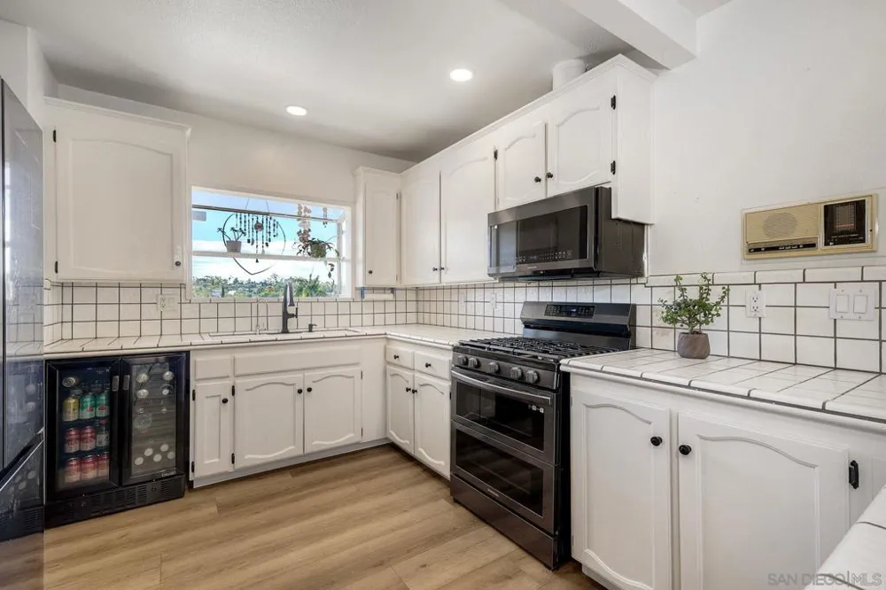 129 Avalon Dr Vista, CA 92084