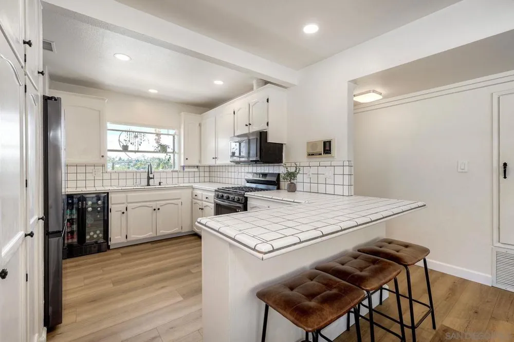129 Avalon Dr Vista, CA 92084