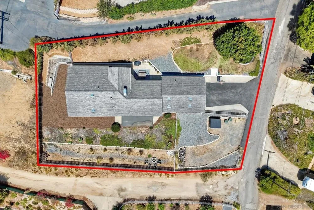 129 Avalon Dr Vista, CA 92084