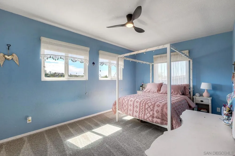 129 Avalon Dr Vista, CA 92084