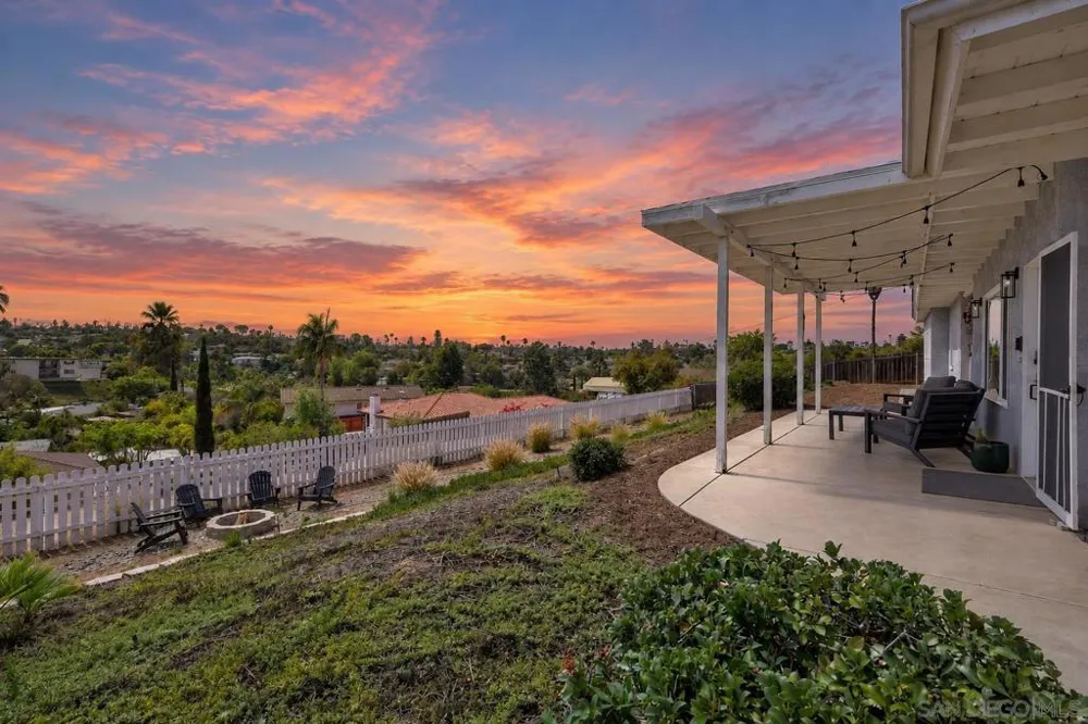 129 Avalon Dr Vista, CA 92084