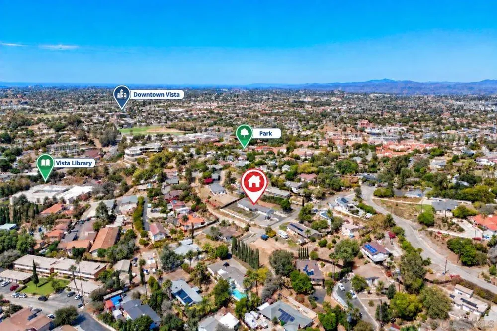 129 Avalon Dr Vista, CA 92084