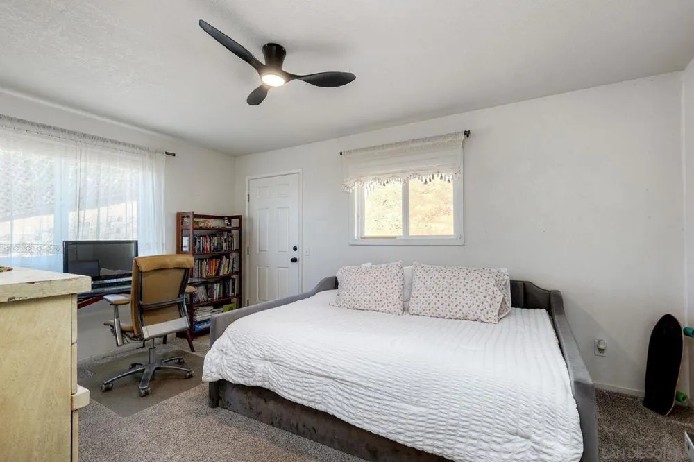 129 Avalon Dr Vista, CA 92084