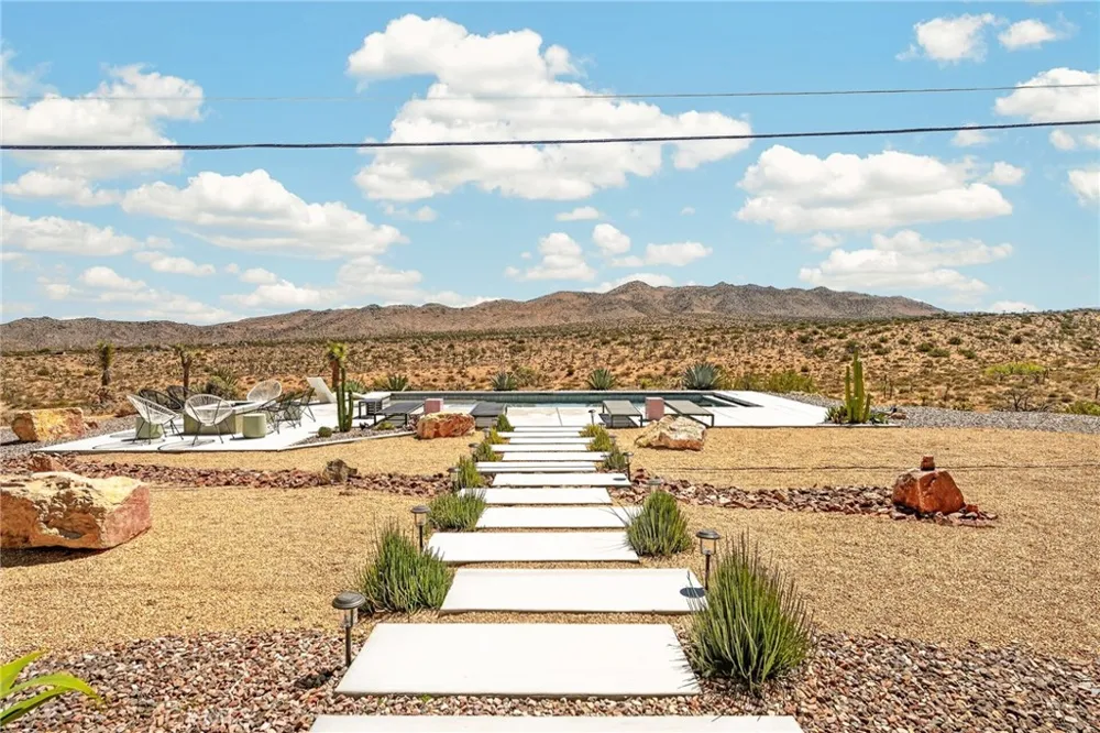 8997 Hermosa Avenue Yucca Valley, CA 92284