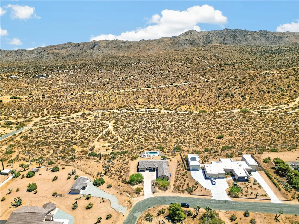 8997 Hermosa Avenue Yucca Valley, CA 92284