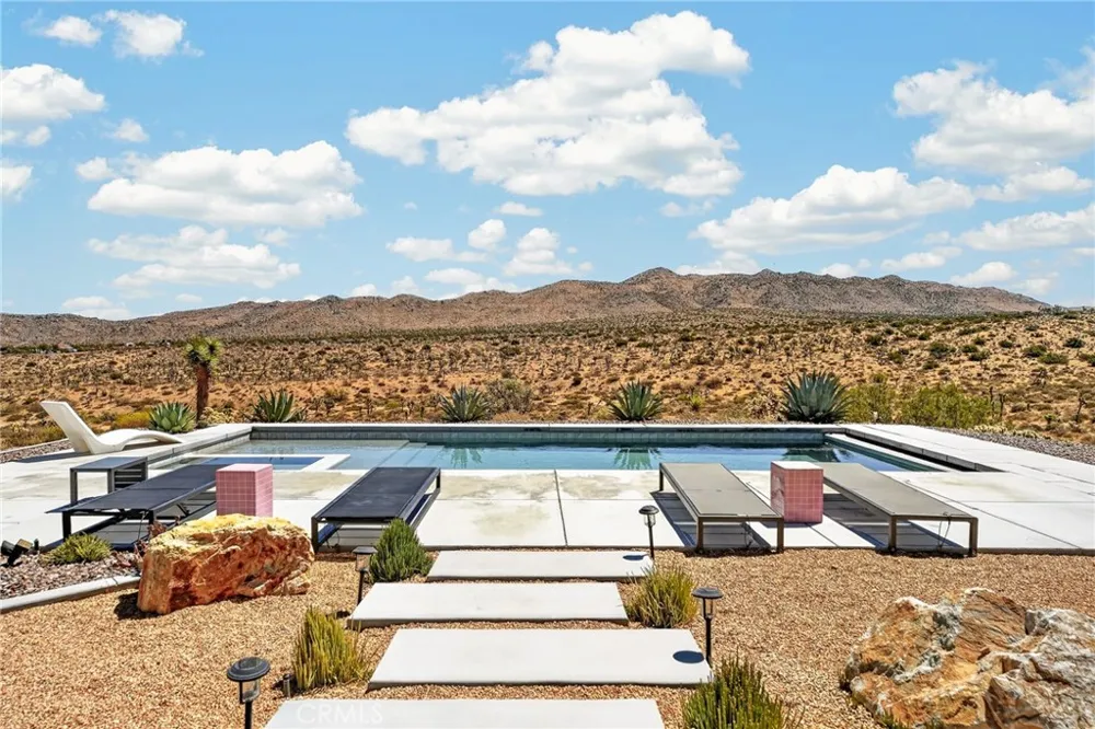 8997 Hermosa Avenue Yucca Valley, CA 92284