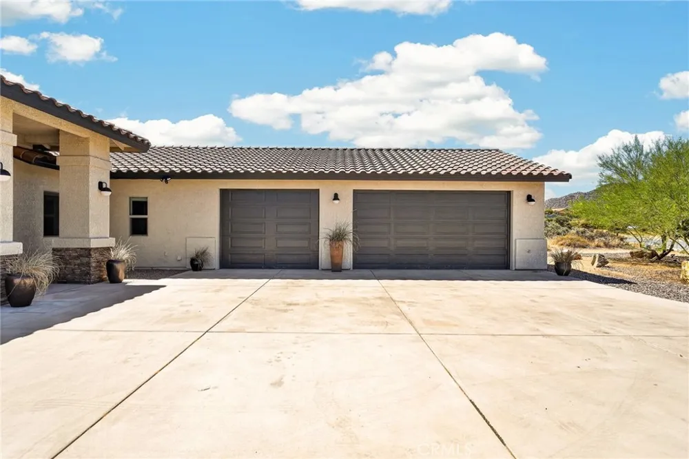 8997 Hermosa Avenue Yucca Valley, CA 92284