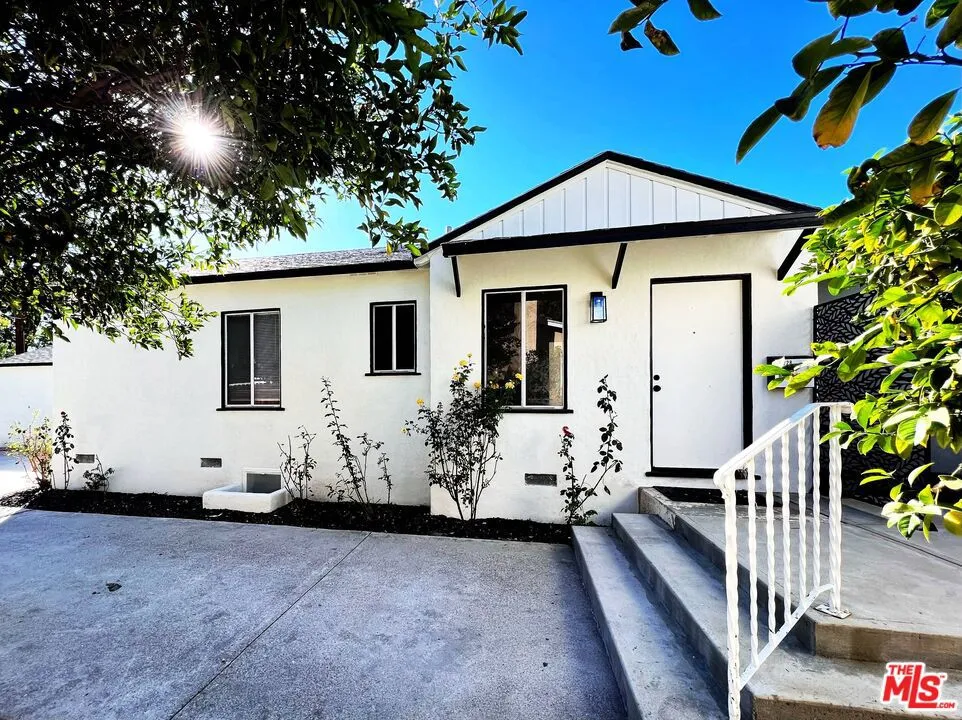 17228 Vanowen Street Lake Balboa, CA 91406