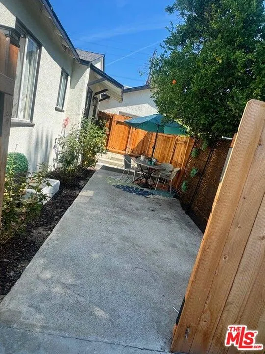 17228 Vanowen Street Lake Balboa, CA 91406