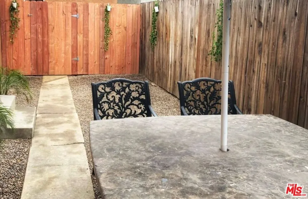 17228 Vanowen Street Lake Balboa, CA 91406