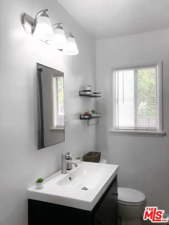 17228 Vanowen Street Lake Balboa, CA 91406