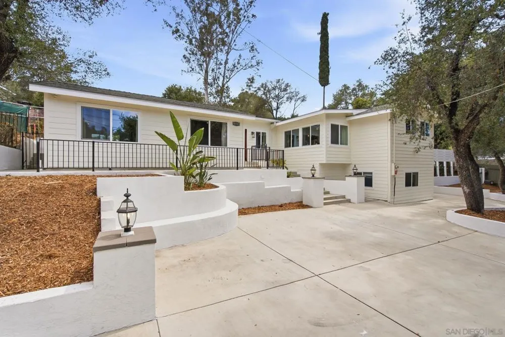 10243 Canyon Escondido, CA 92026