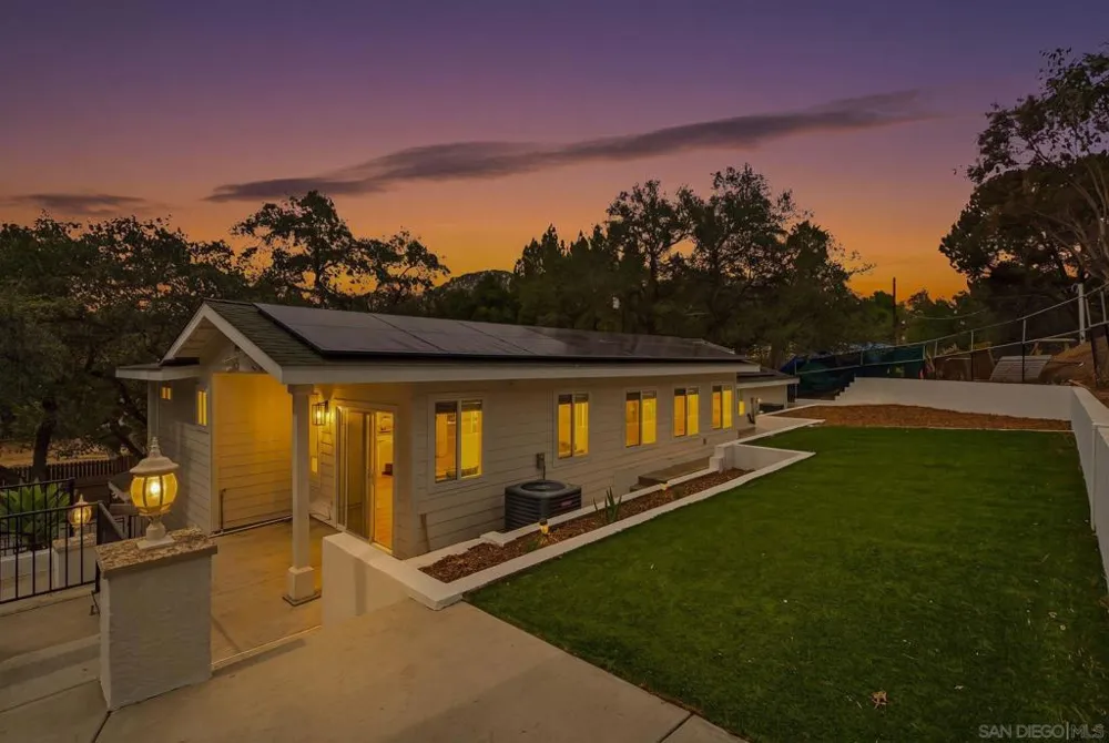 10243 Canyon Escondido, CA 92026